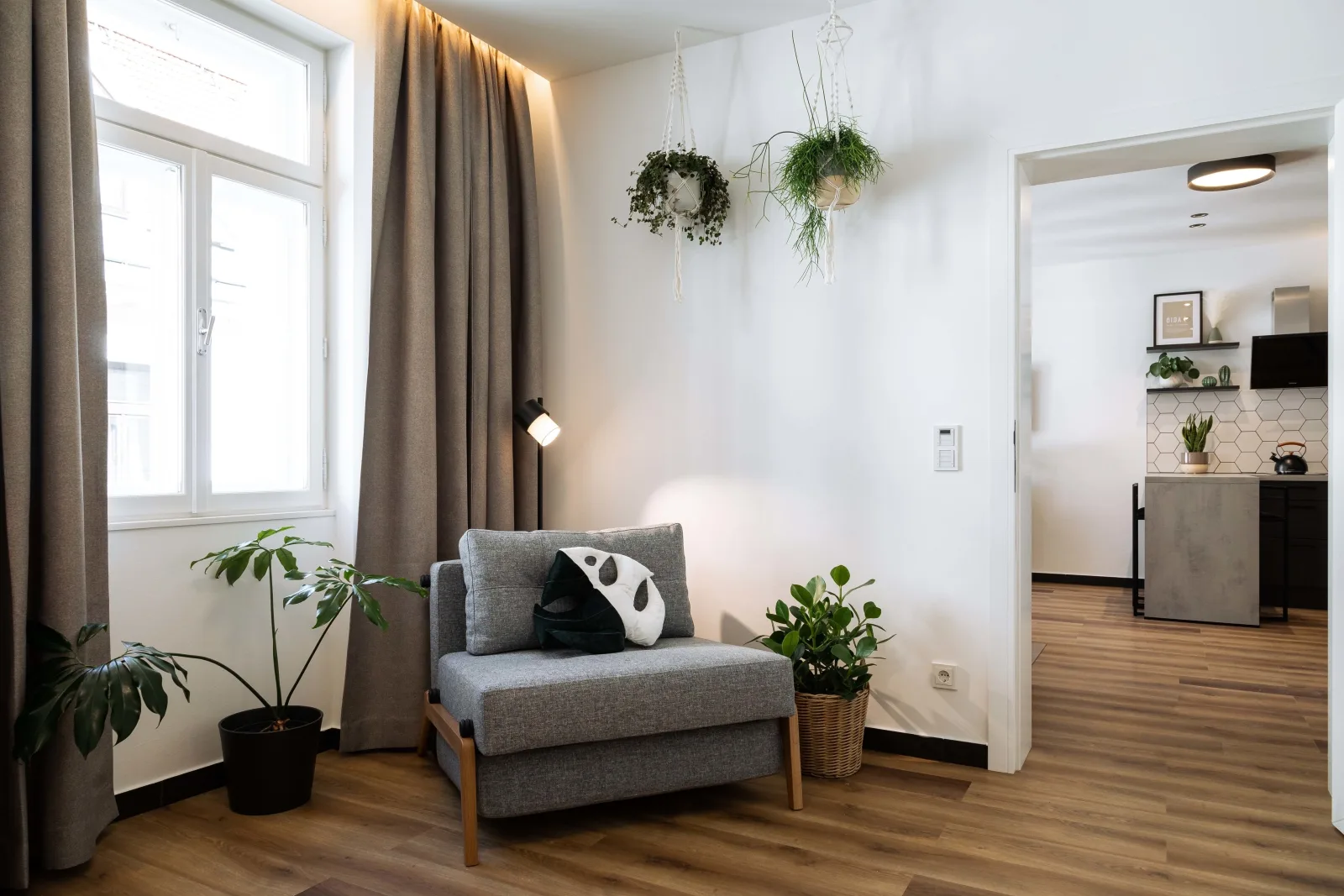 Cosy Apartment 02 - Urban Jungle Apartment
