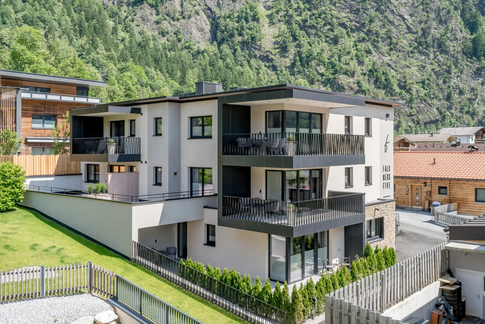 Falkners Five - Apartment three