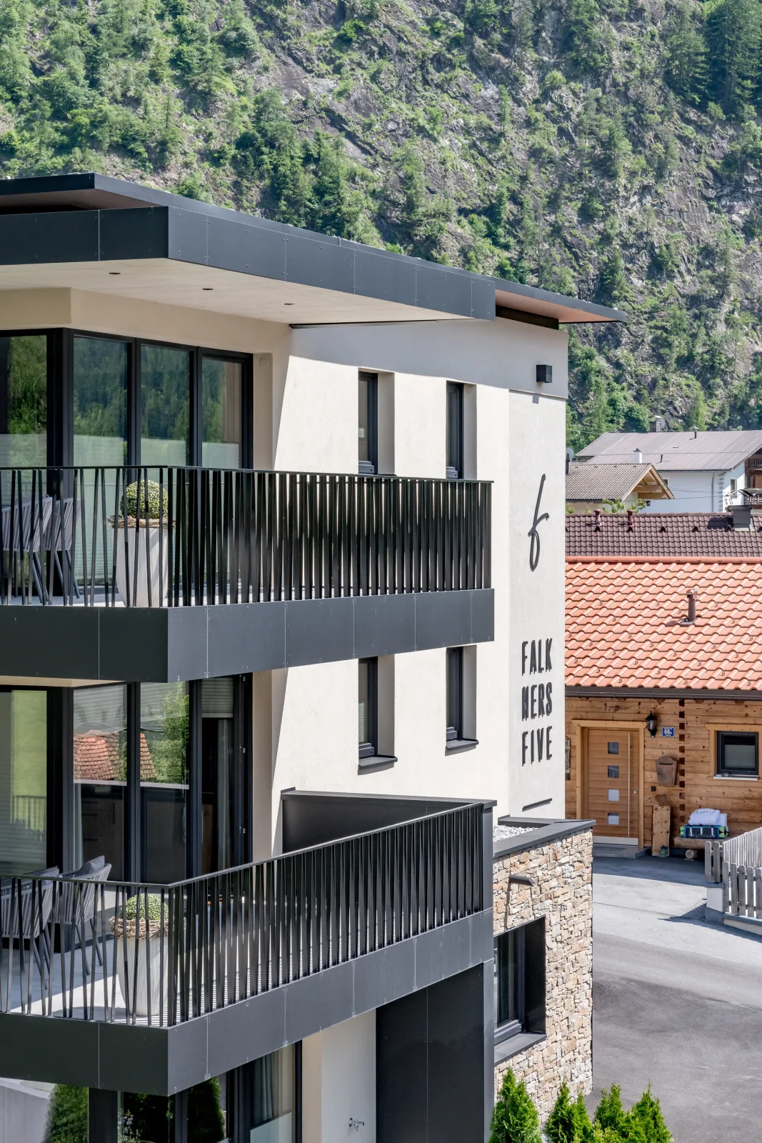 Falkners Five - Apartment three