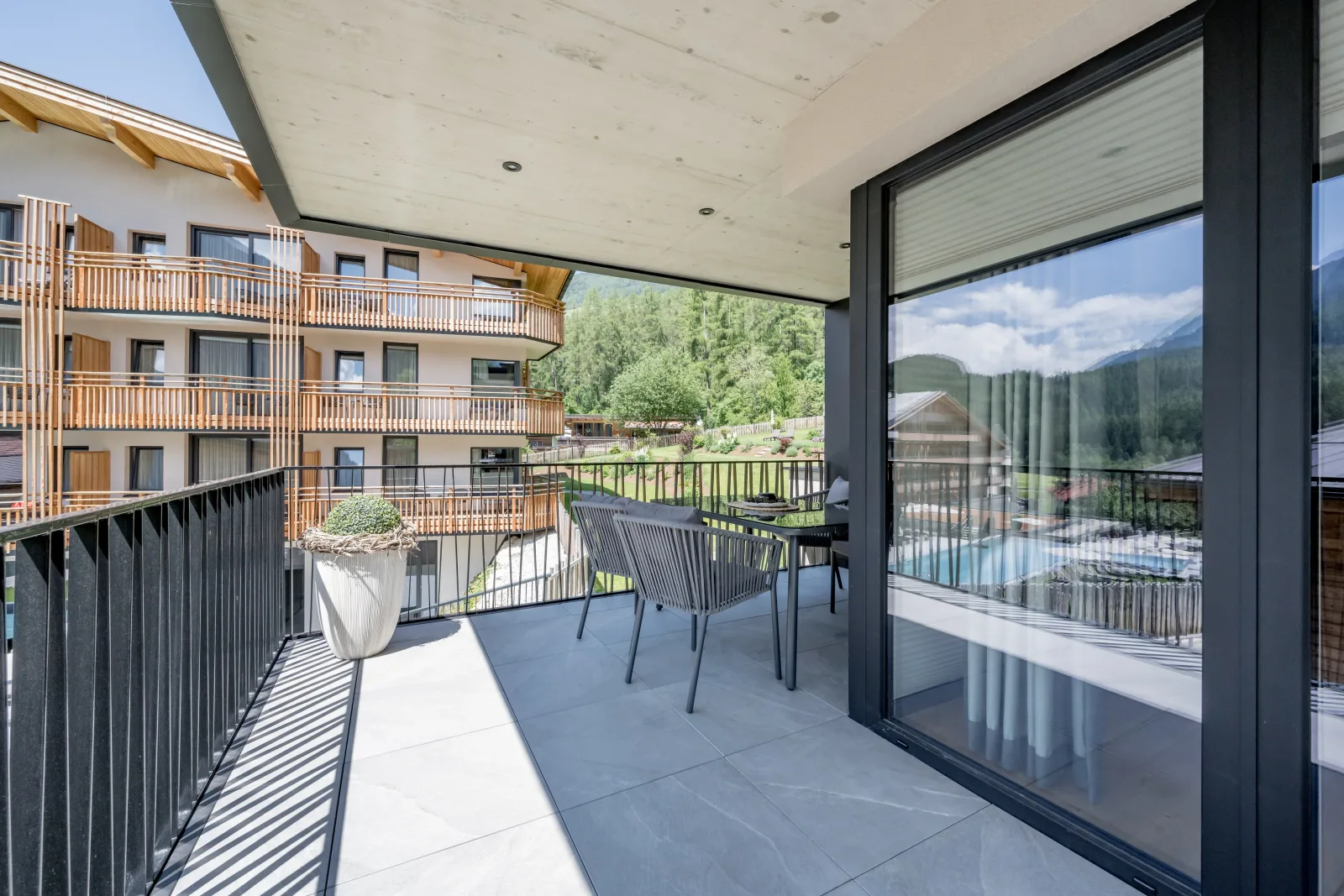 Falkners Five - Apartment five