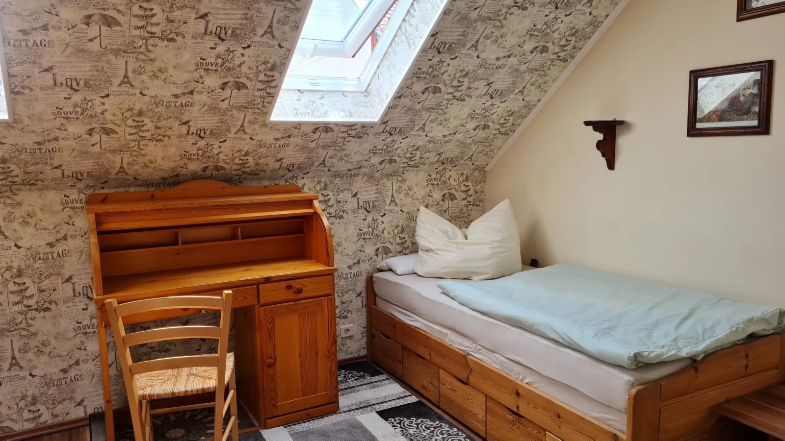 Pension Kapellenstraße - Ferienwohnung  mit individueller Ausstattung - jedes Zimmer ist anders. Komplette Küche.