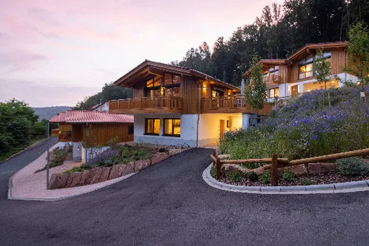 Kleines Chalet mit Whirlpool und Sauna