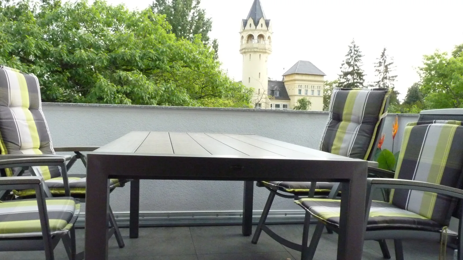 Ferienwohnung & Apartment Kunsthaus Panorama mit Balkon