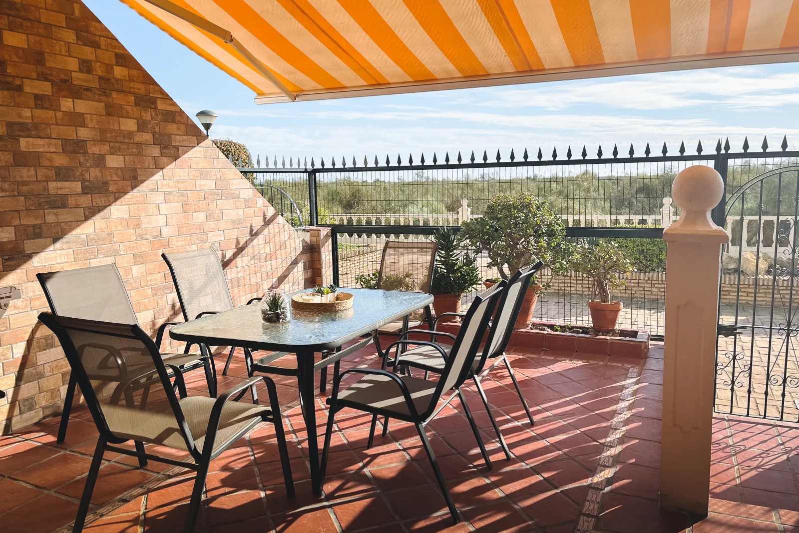 Tolles Ferienhaus mit Sonnenterrasse direkt am Meer