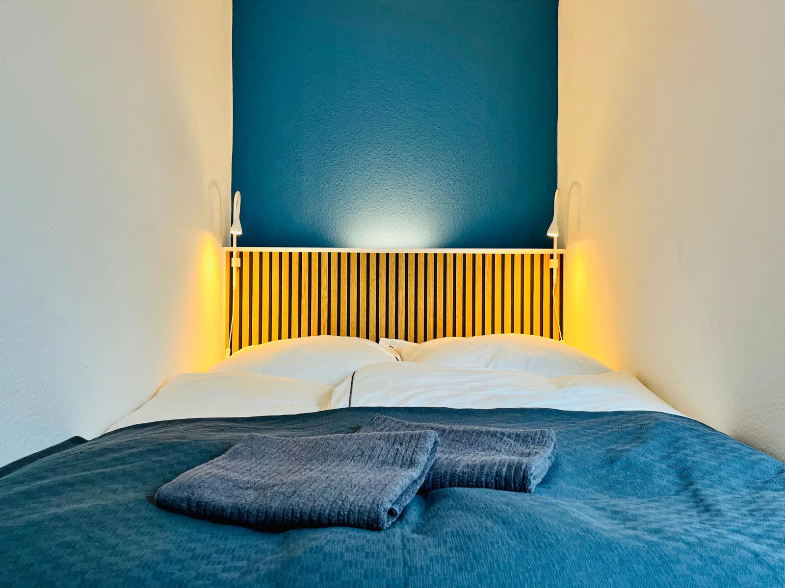 AyCatcherHomes - Sirius | Old Town | 2BR | 4 Guests