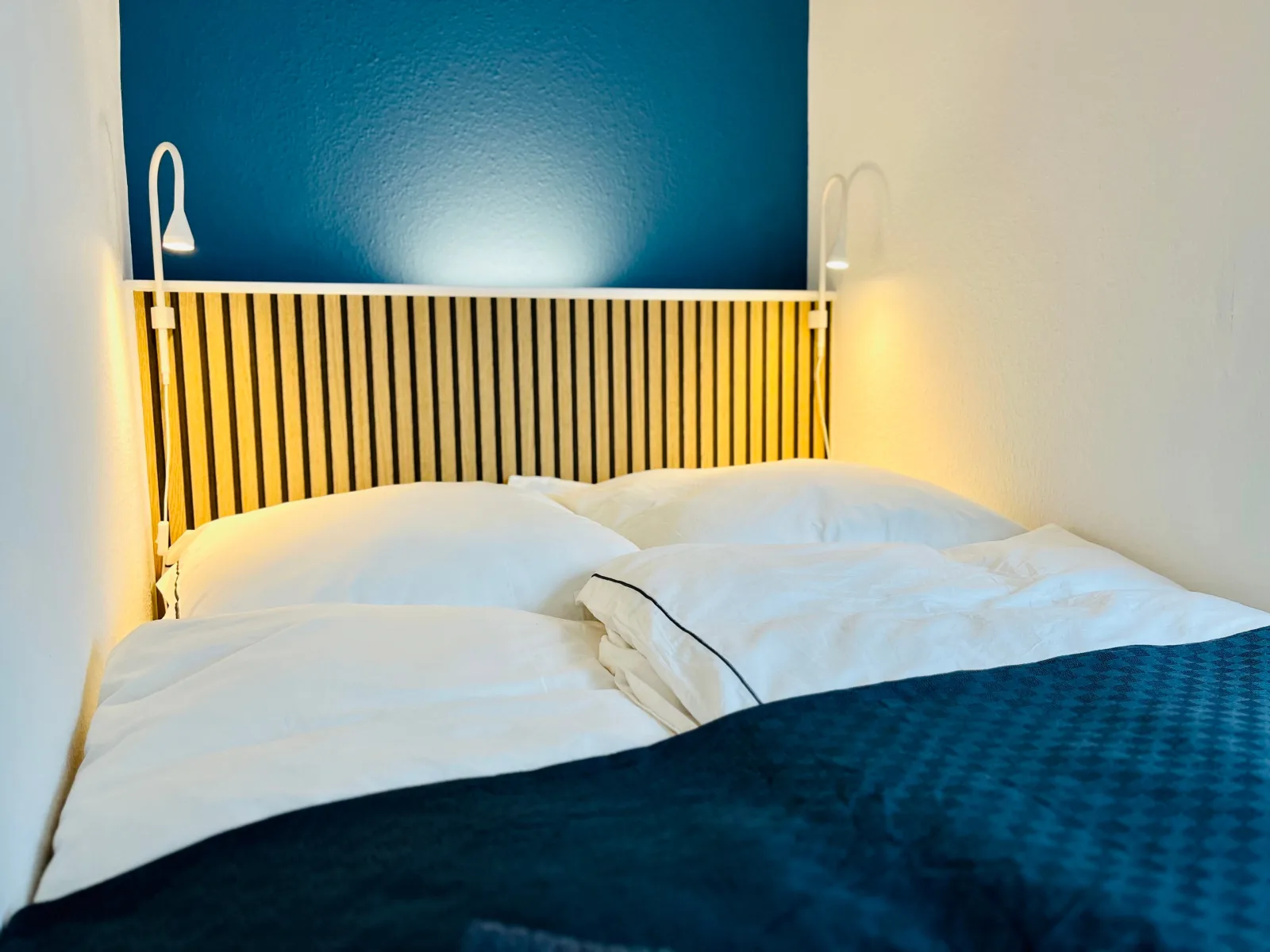 AyCatcherHomes - Sirius | Old Town | 2BR | 4 Guests