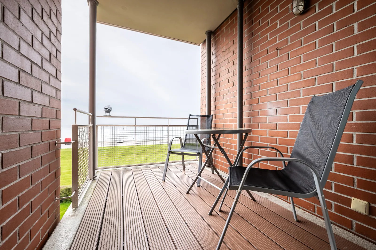 Großzügige Ferienwohnung in Wilhelmshaven am Südstrand mit Balkon & Meerblick | Wohnung 28