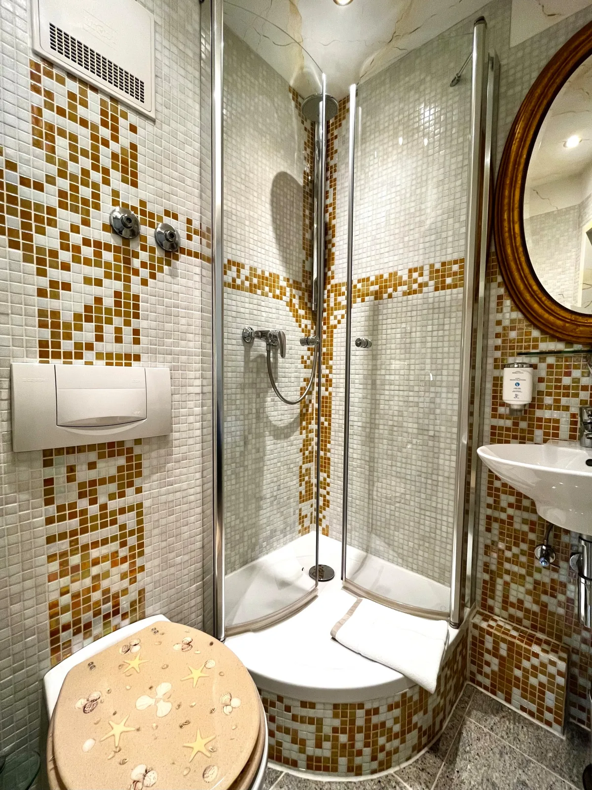 Apartment Gold und Silber