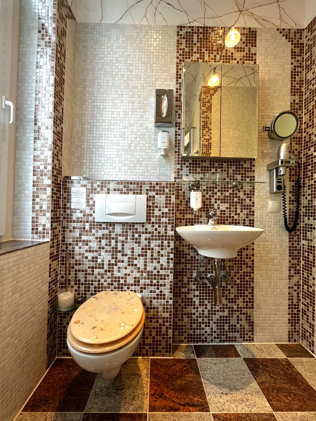 Apartment Gold und Silber
