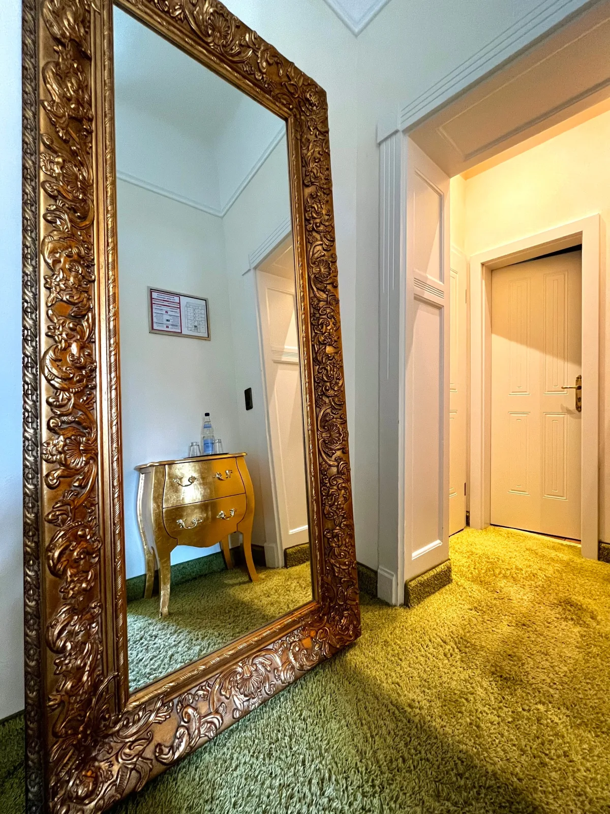 Apartment Gold und Silber