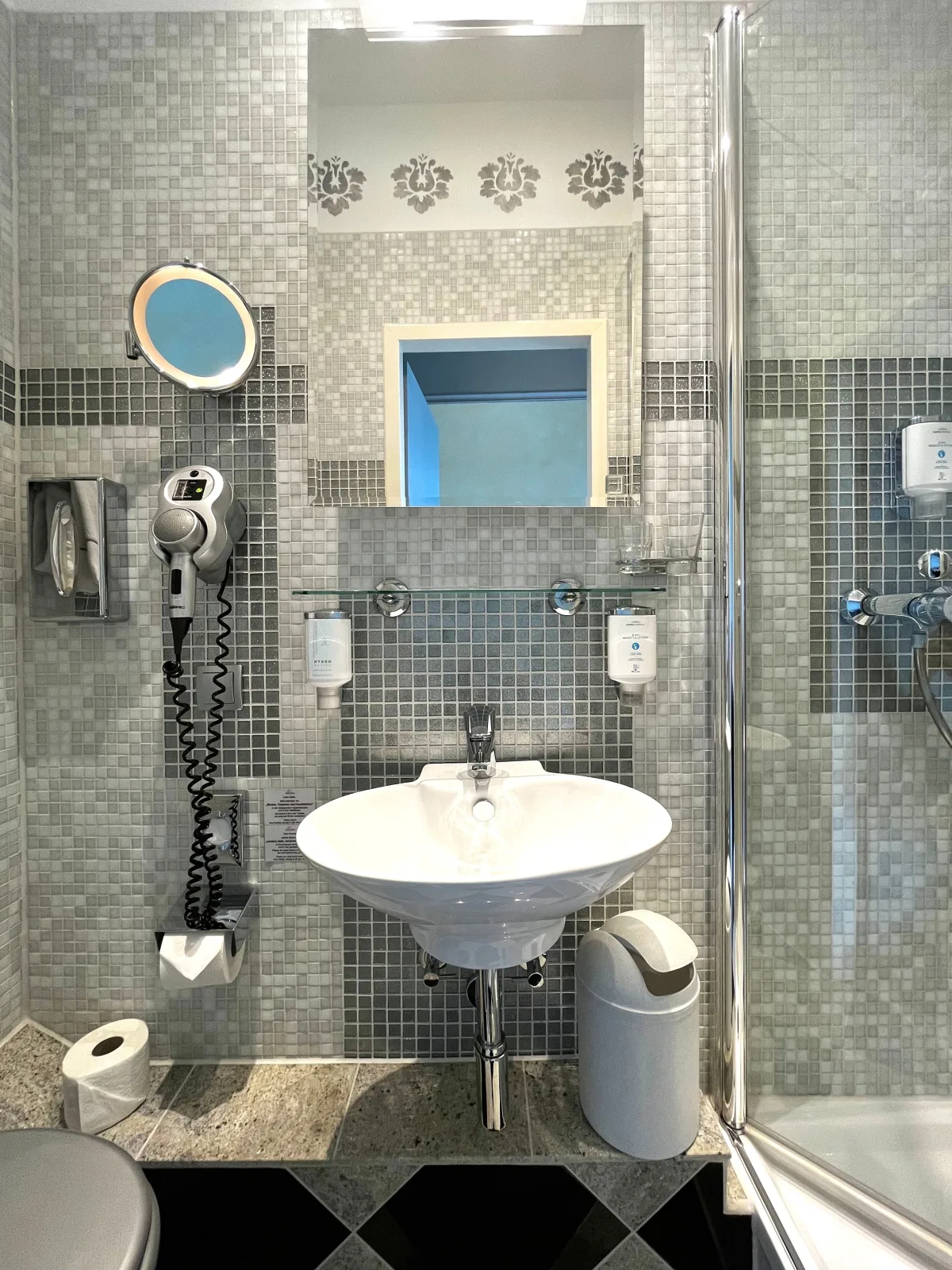 Apartment Gold und Silber