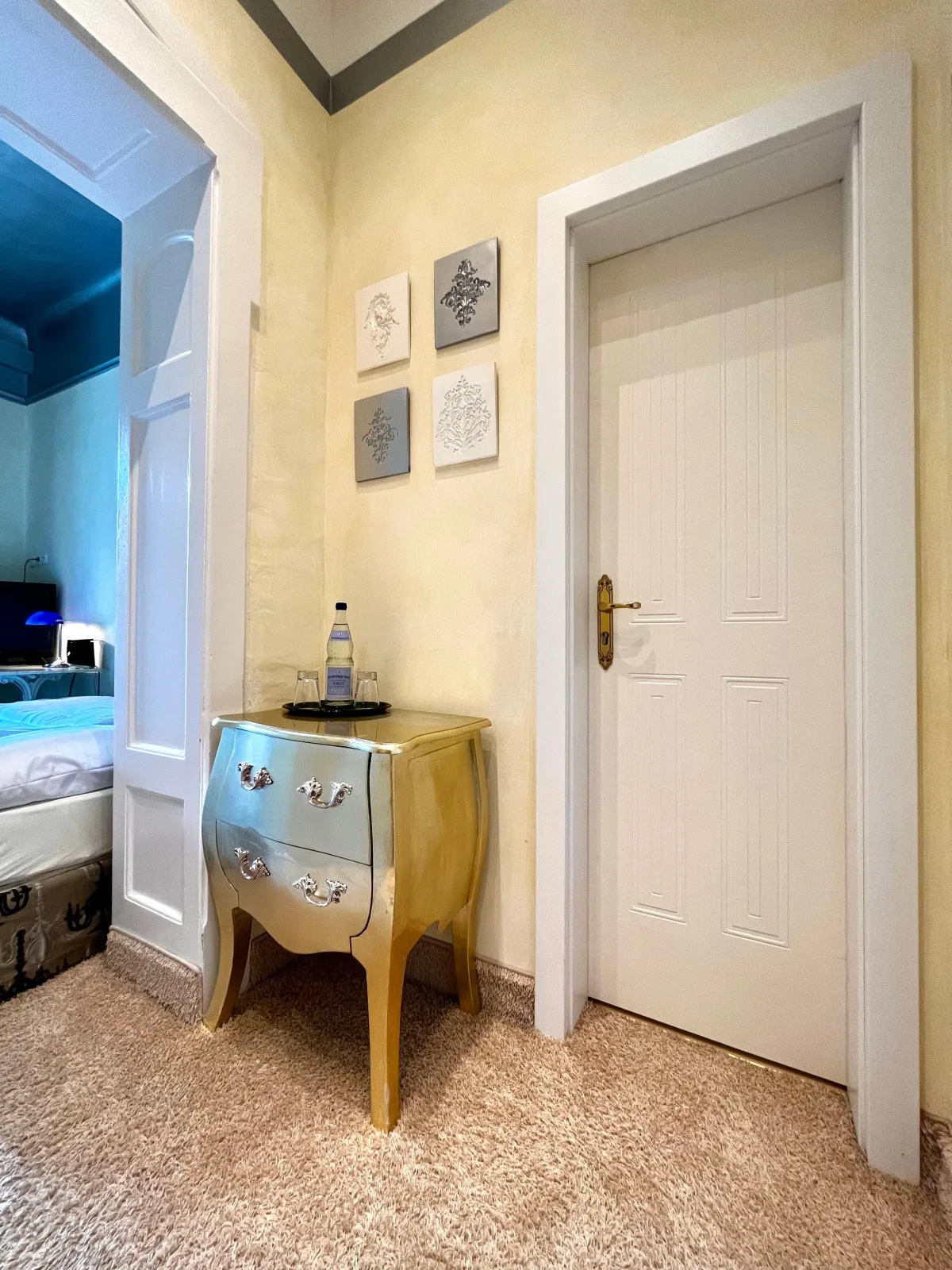 Apartment Gold und Silber