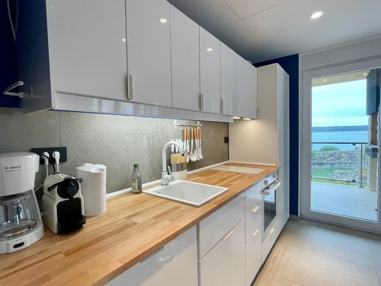 Exklusive Ferienwohnung mit Pool bis 7 Personen nur 60 m vom Strand