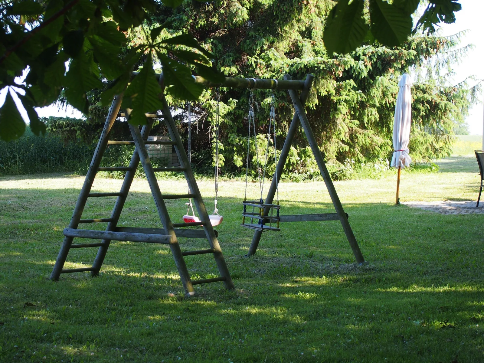 Gut Rattelvitz Parterre A, hochwertig, Sauna, Kamin, eTankstelle, Spielscheune, 15.000qm Parkland