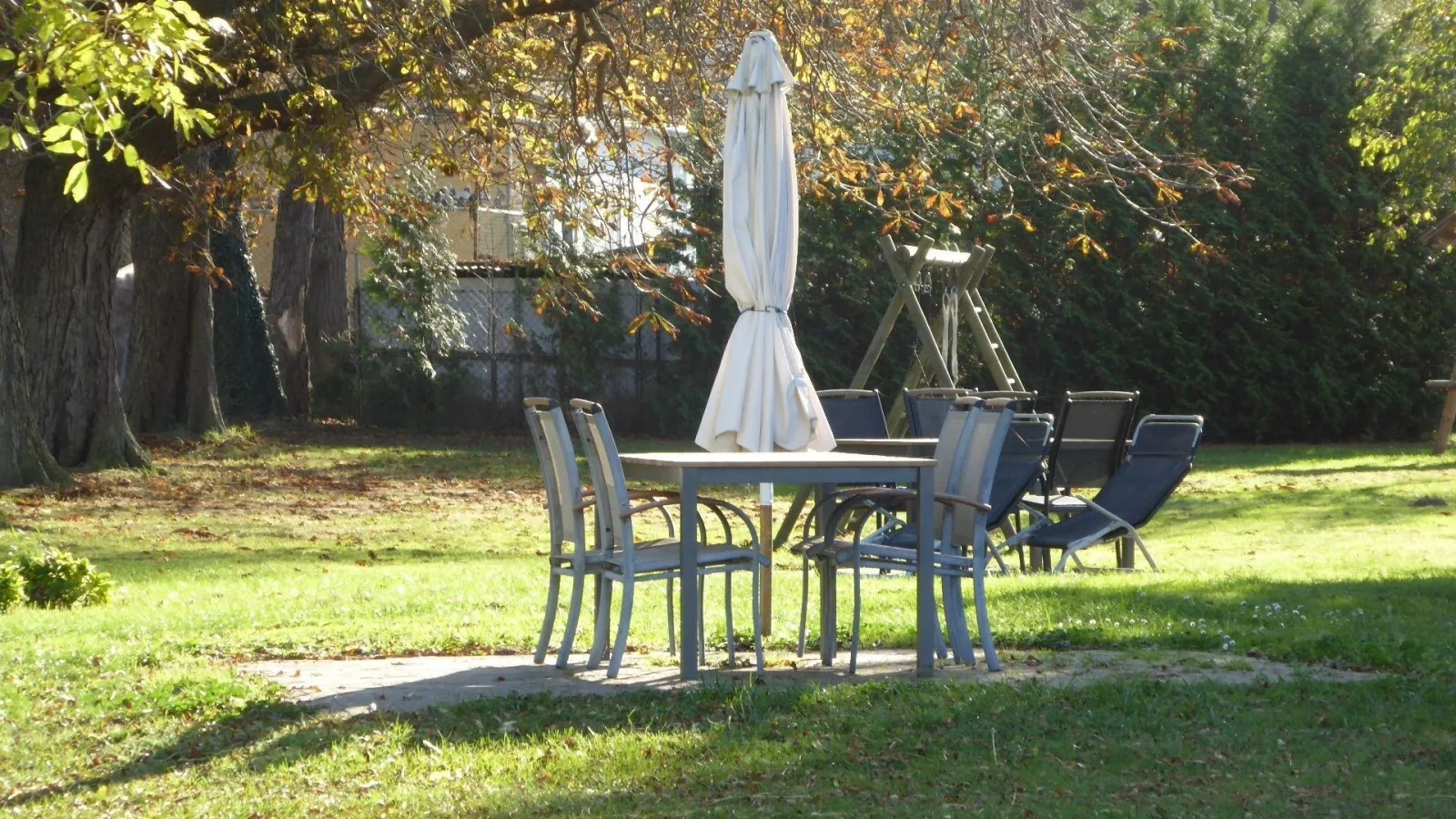 Gut Rattelvitz Parterre A, hochwertig, Sauna, Kamin, eTankstelle, Spielscheune, 15.000qm Parkland