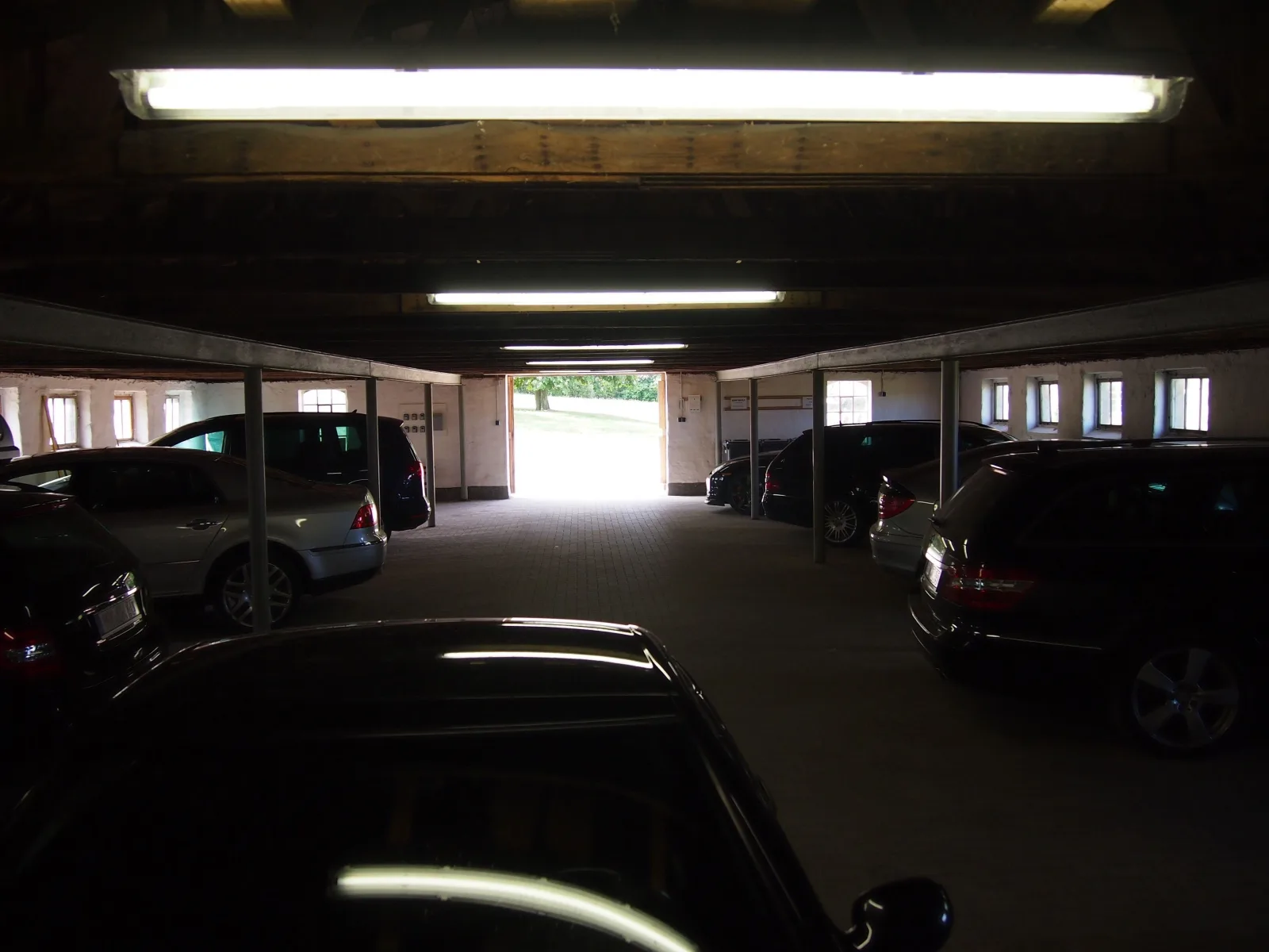 Gut Rattelvitz Parterre A, hochwertig, Sauna, Kamin, eTankstelle, Spielscheune, 15.000qm Parkland