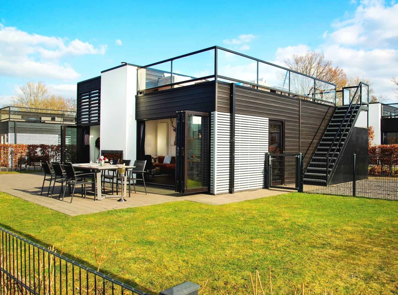 Royale Cube mit Dachterrasse. Meerblick und Strand