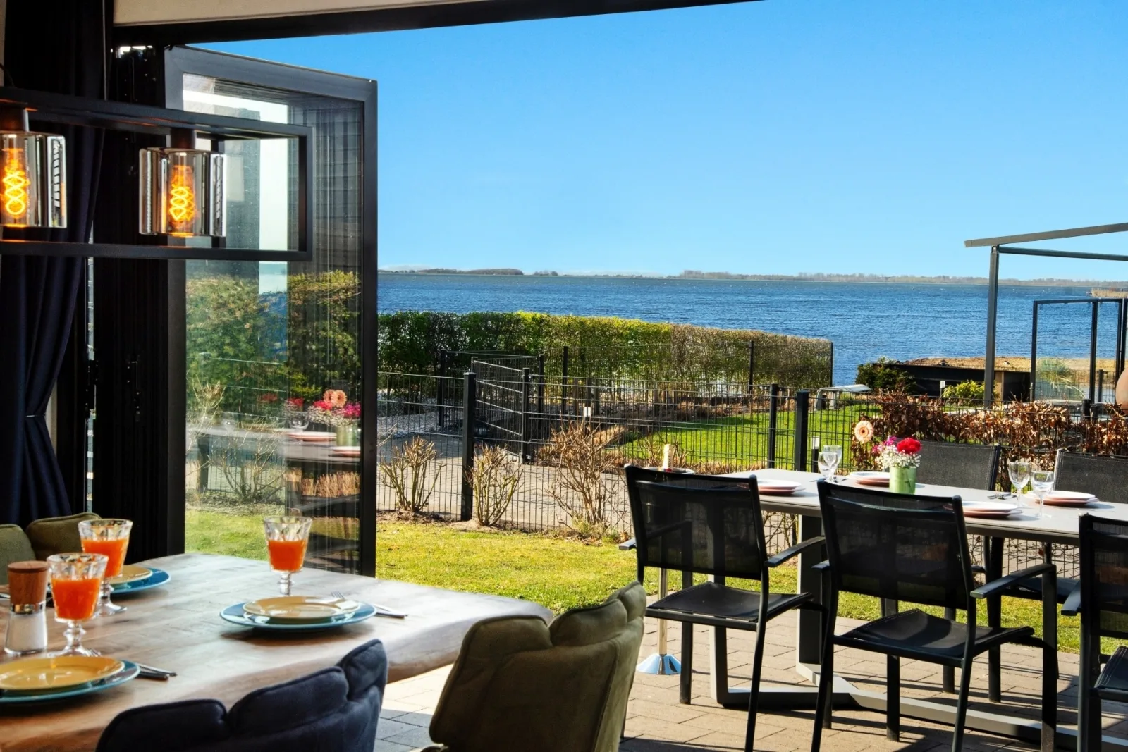 Royale Cube mit Dachterrasse. Meerblick und Strand