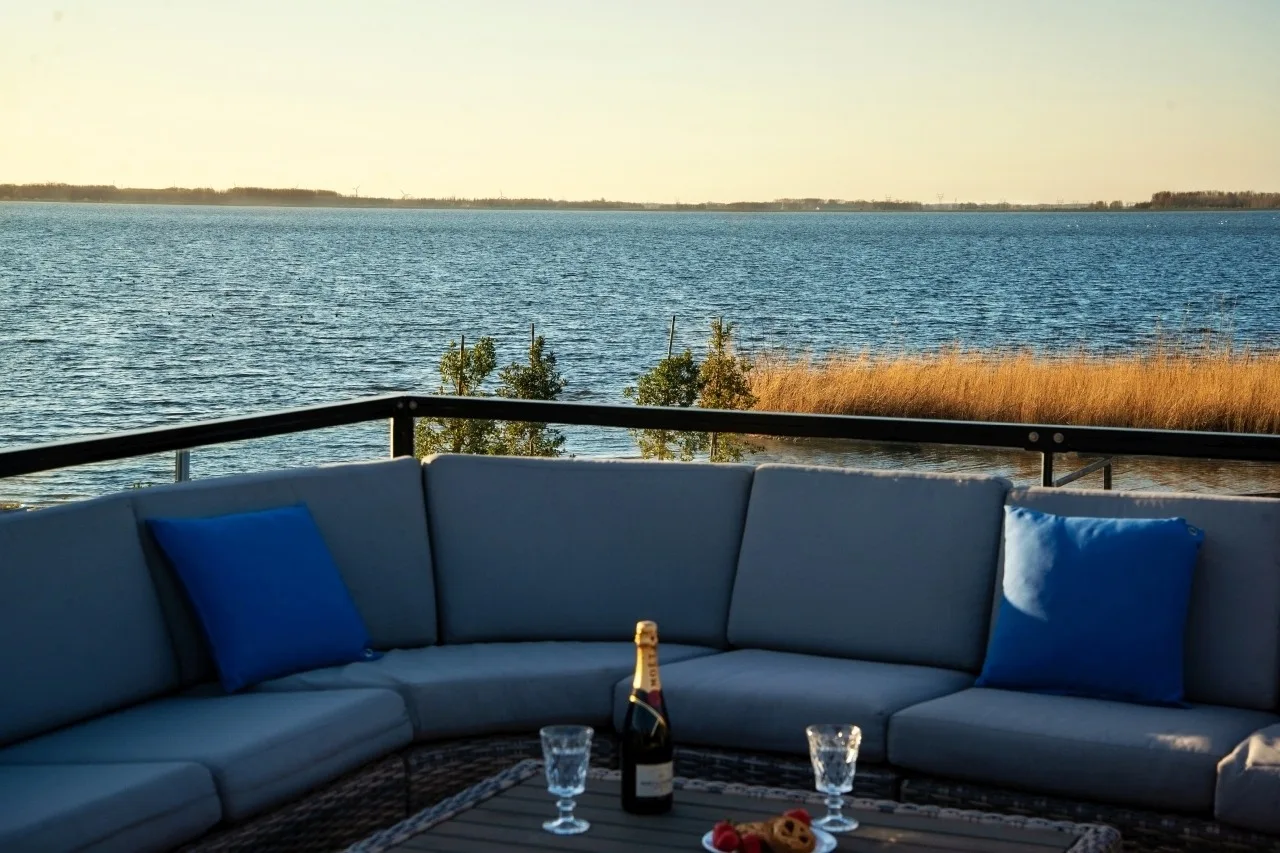 Royale Cube mit Dachterrasse. Meerblick und Strand