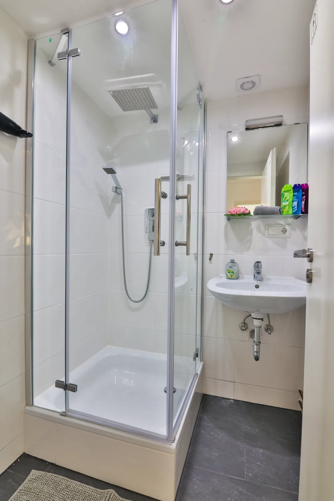 5 Zimmer für 16 Personen / Praktisches Gruppen-Domizil am See  / Neuschwanstein/München