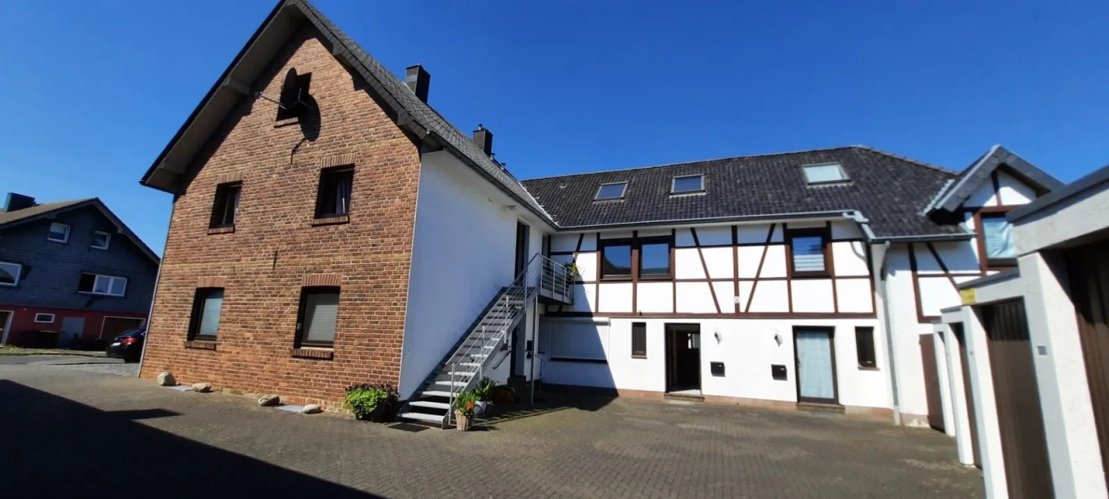 Vogelnest mit Balkon