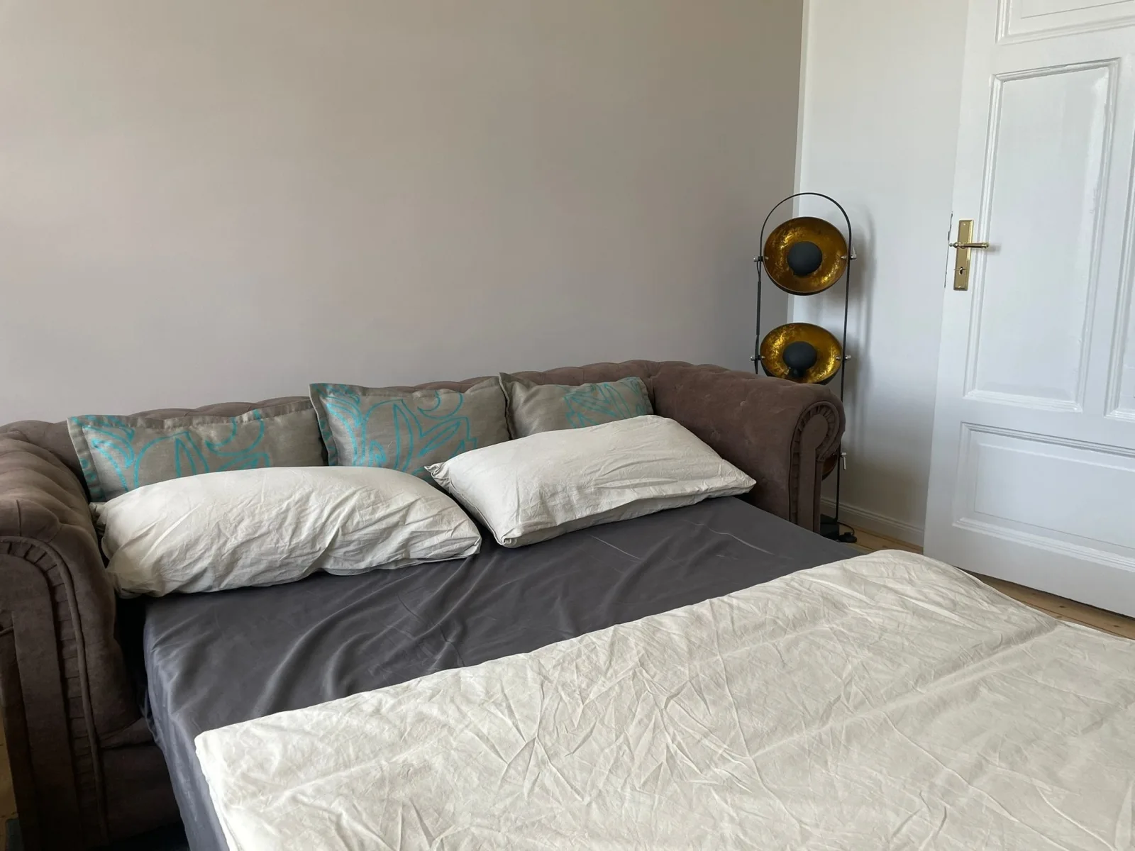 Zentrale 2 Zimmer Altbauwohnung mit Charme
