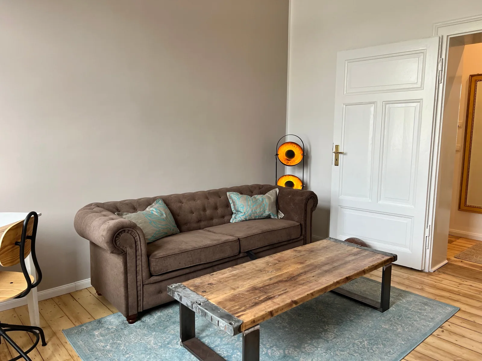 Zentrale 2 Zimmer Altbauwohnung mit Charme