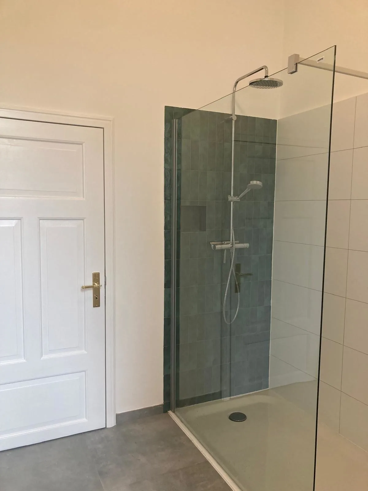 Zentrale 2 Zimmer Altbauwohnung mit Charme