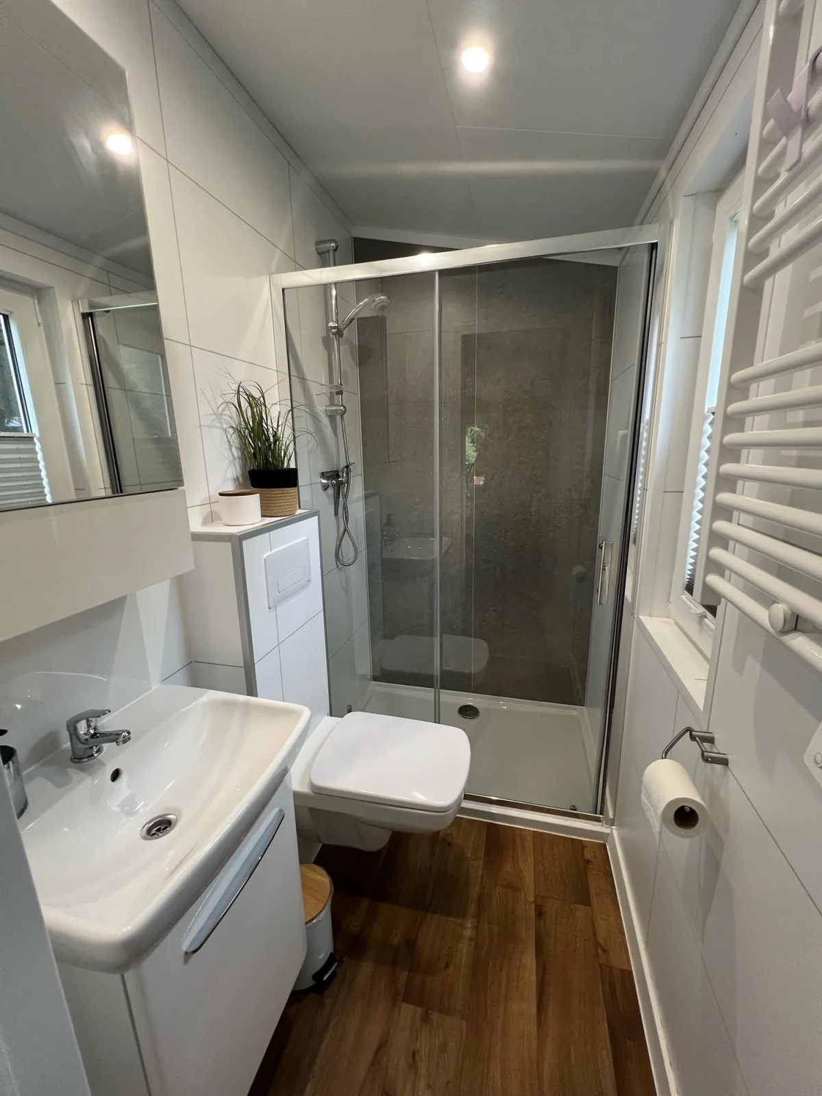 Tinyhouse Neila stilvolle &  moderne Auszeit am See | Natururlaub in Stuer, Mecklenburgische Seenplatte Klima, Grill