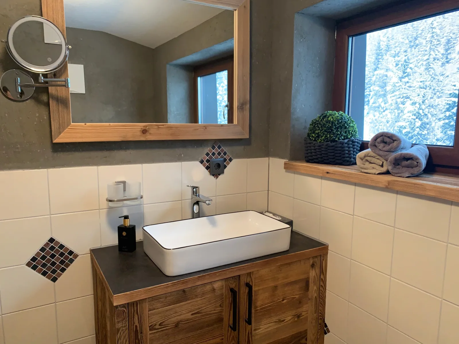 Apart Hansler "das Liara" mit Infrarotkabine und Balkon