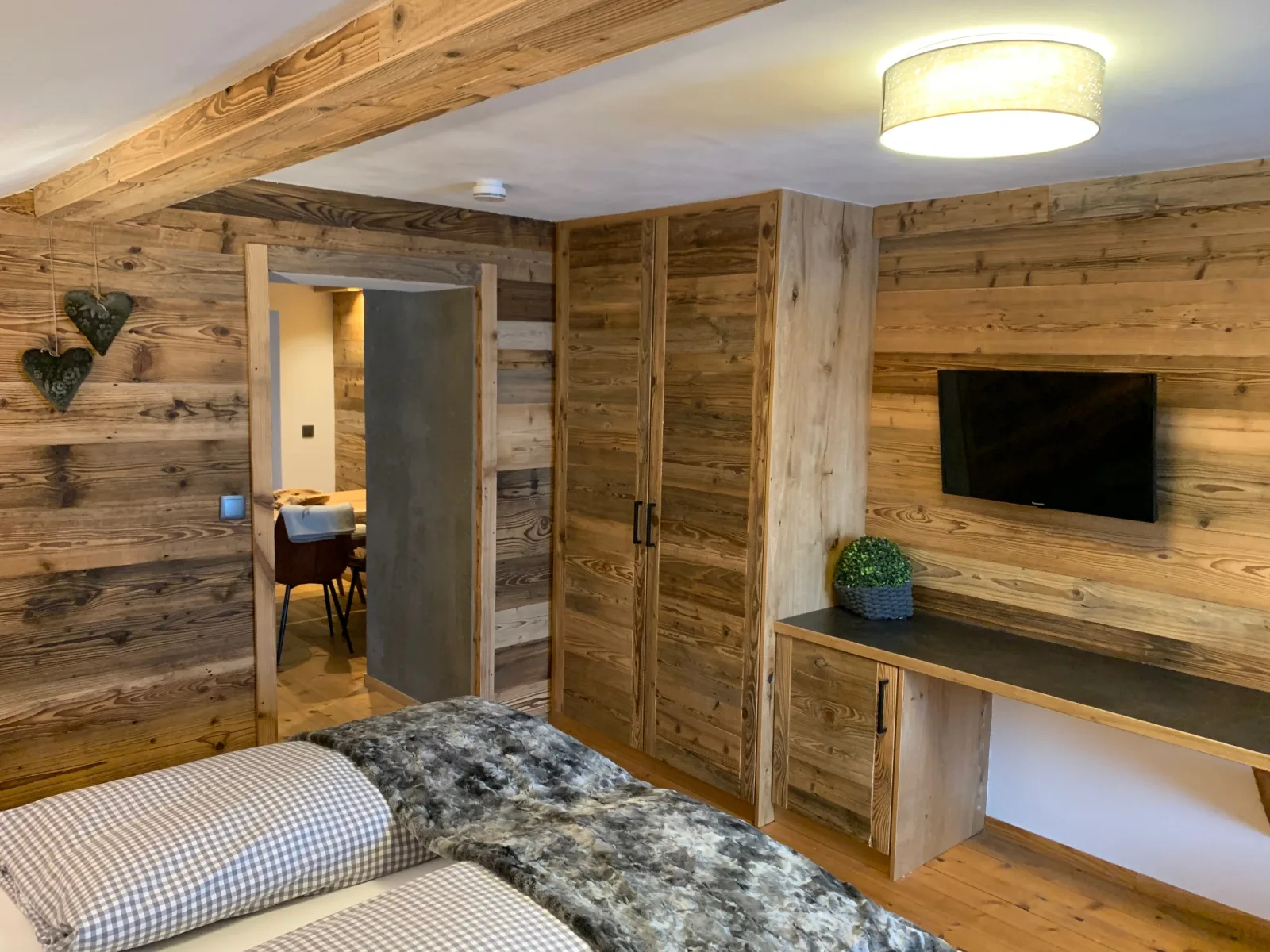 Apart Hansler "das Liara" mit Infrarotkabine und Balkon