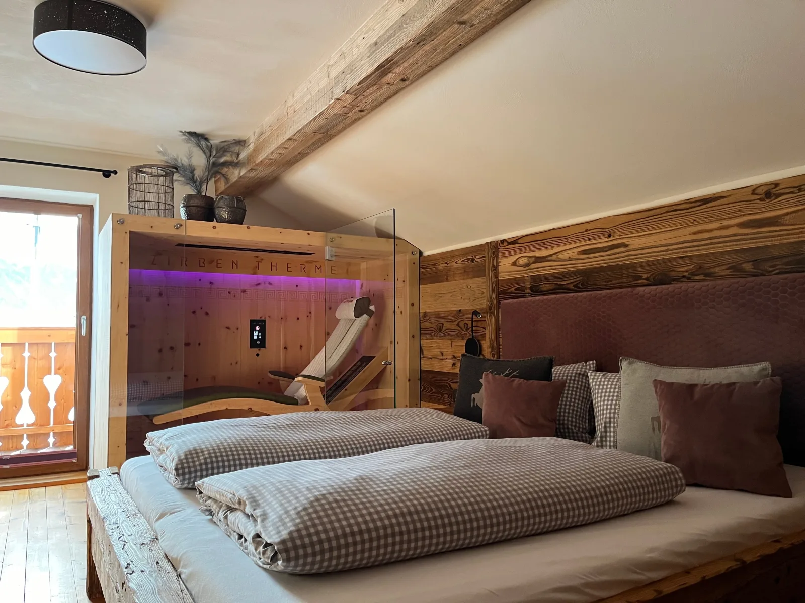 Apart Hansler "das Liara" mit Infrarotkabine und Balkon
