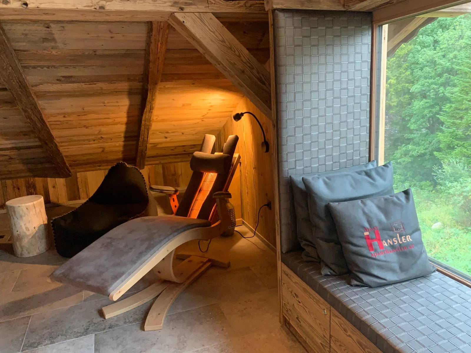 Apart Hansler "das Liara" mit Infrarotkabine und Balkon