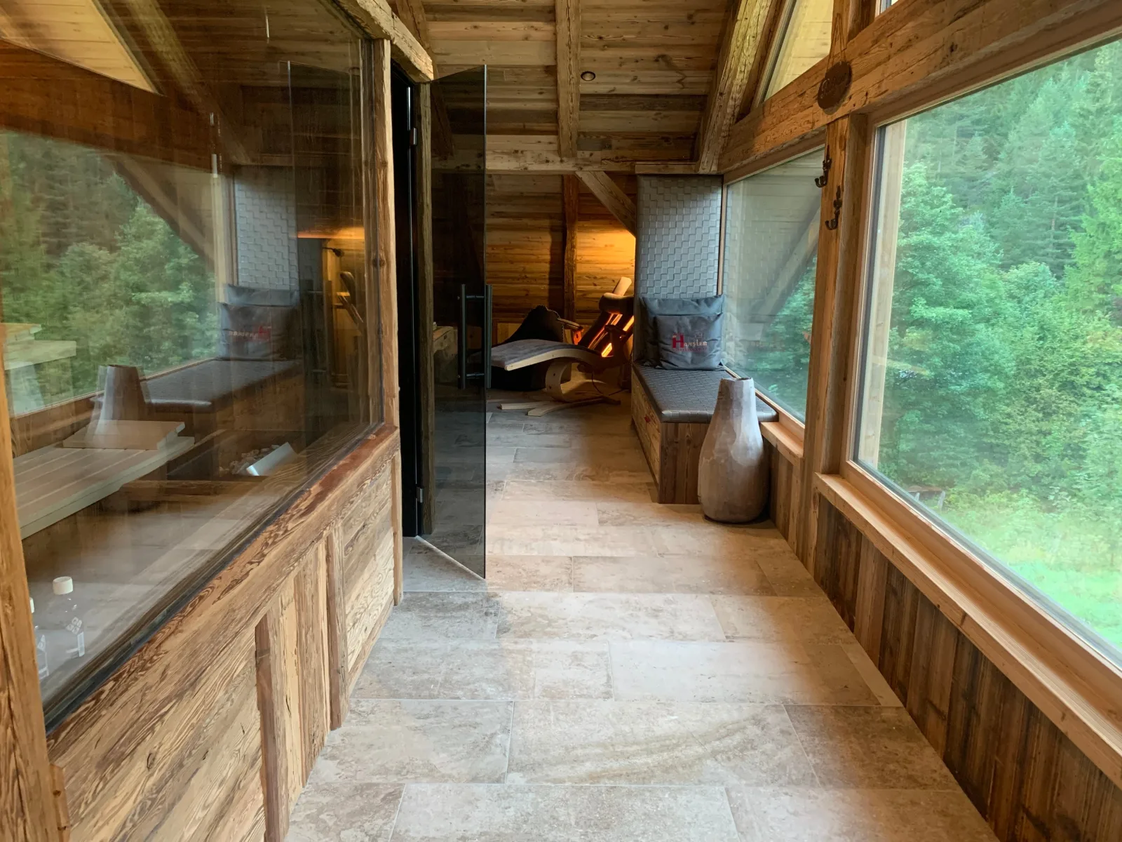 Apart Hansler "das Liara" mit Infrarotkabine und Balkon