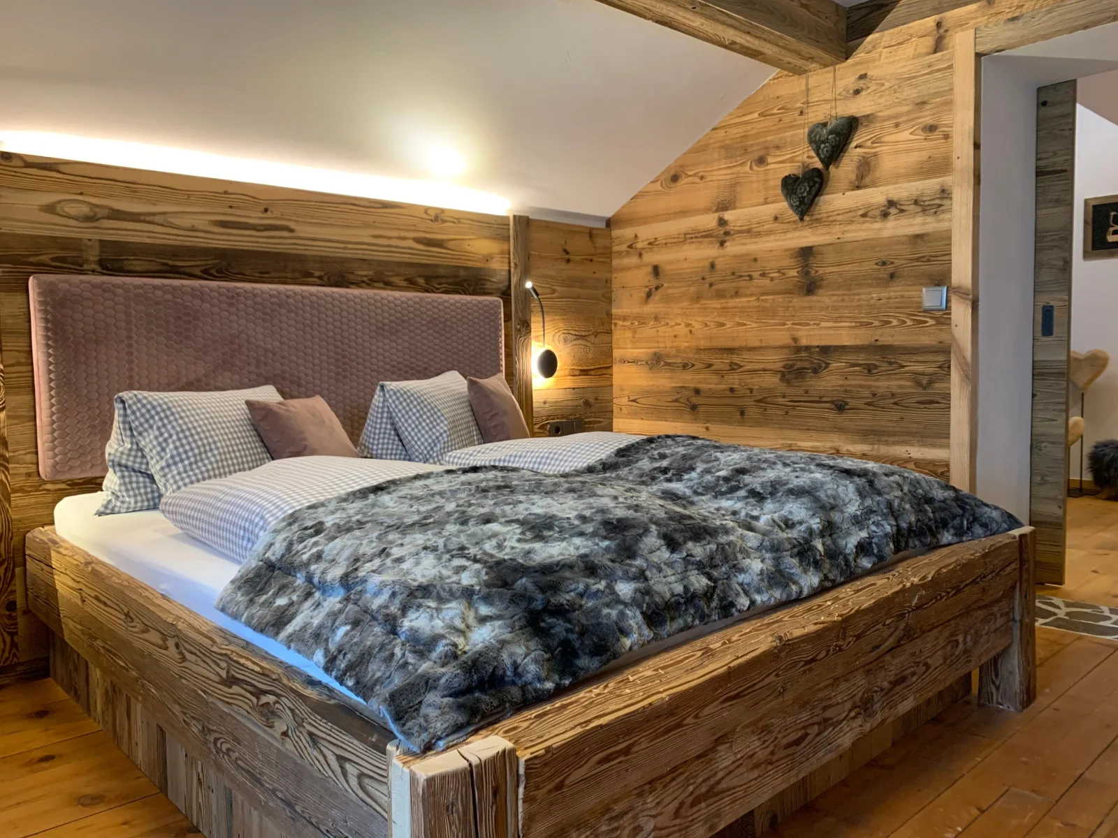 Apart Hansler "das Liara" mit Infrarotkabine und Balkon