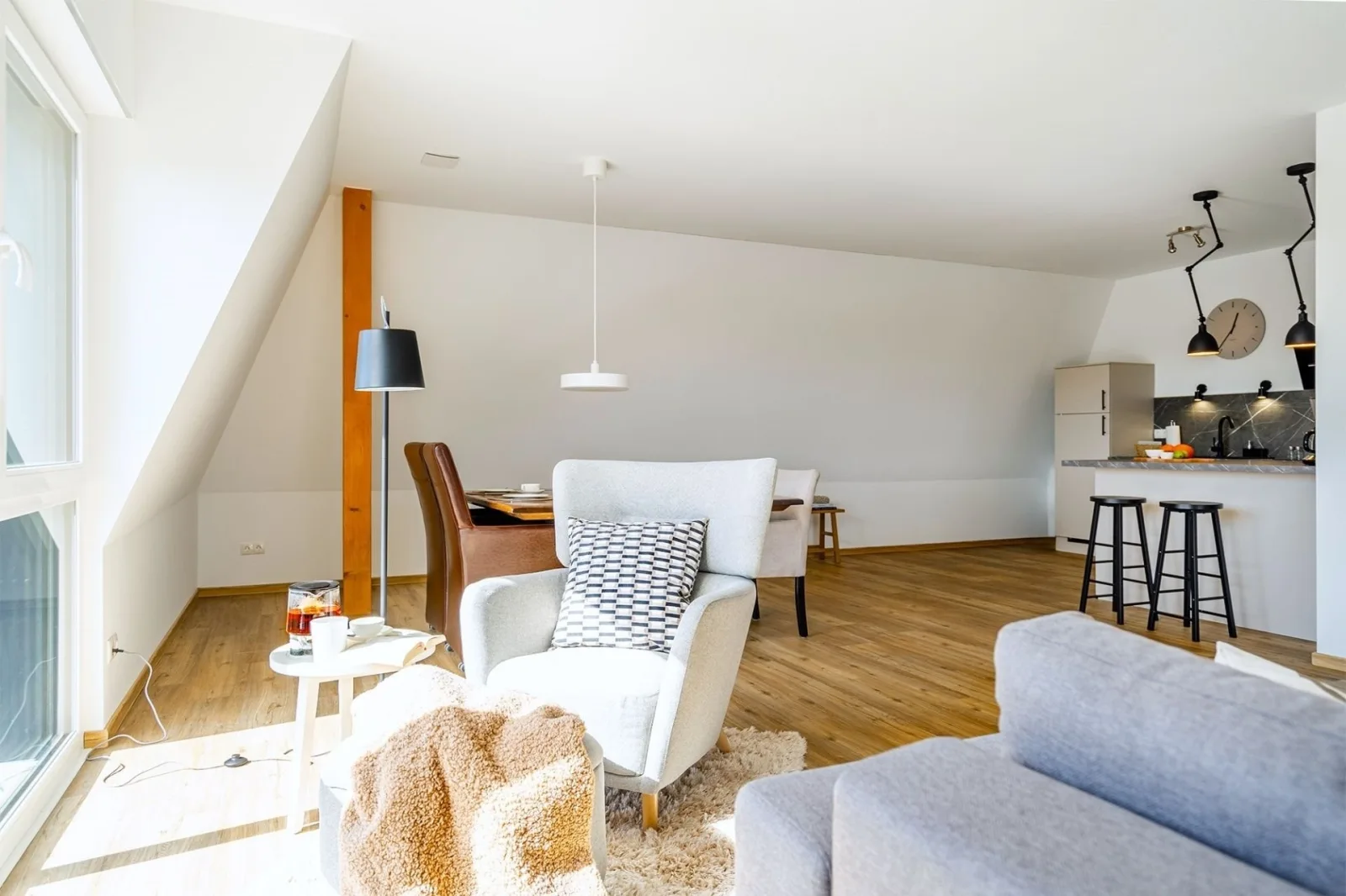 Sonniges City-Apartment mit Terrasse über den Dächern von Aurich