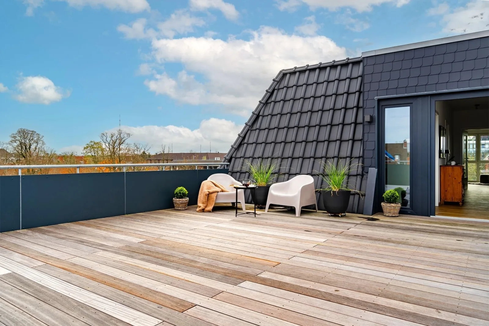 Sonniges City-Apartment mit Terrasse über den Dächern von Aurich
