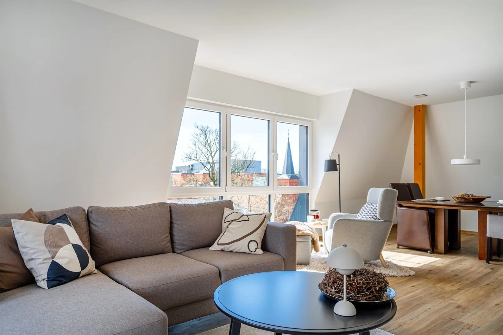 Sonniges City-Apartment mit Terrasse über den Dächern von Aurich