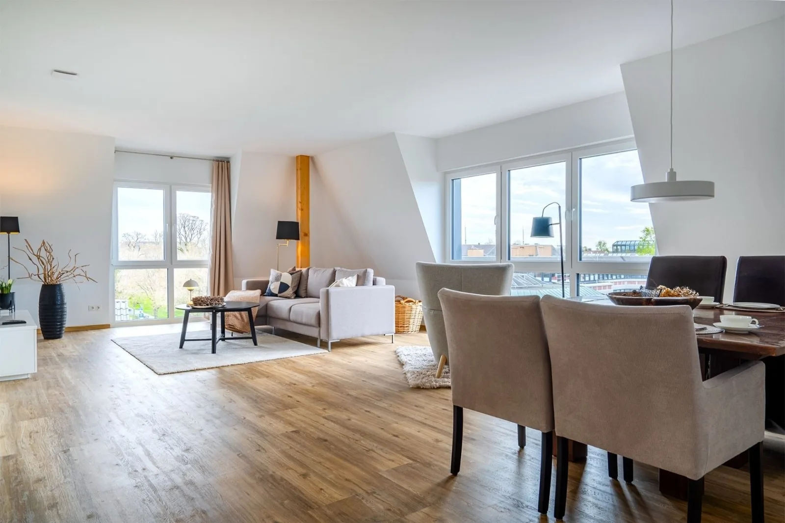 Sonniges City-Apartment mit Terrasse über den Dächern von Aurich