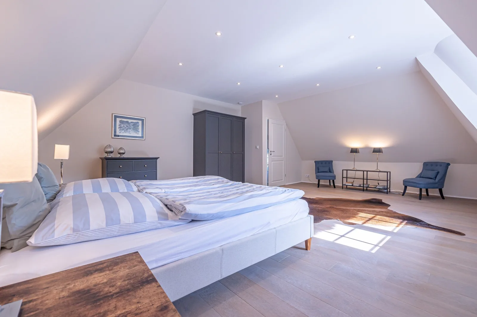 Weiße Reetdachkate Wohnung 1