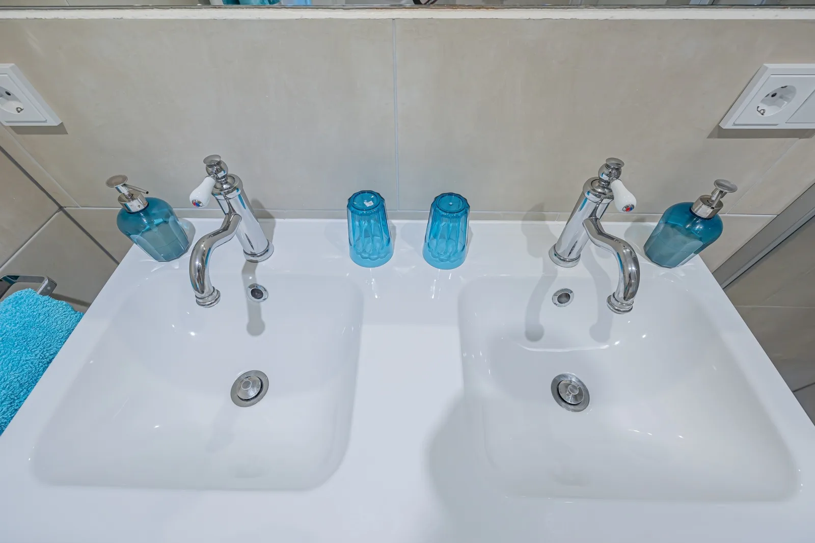 Weiße Reetdachkate Wohnung 1