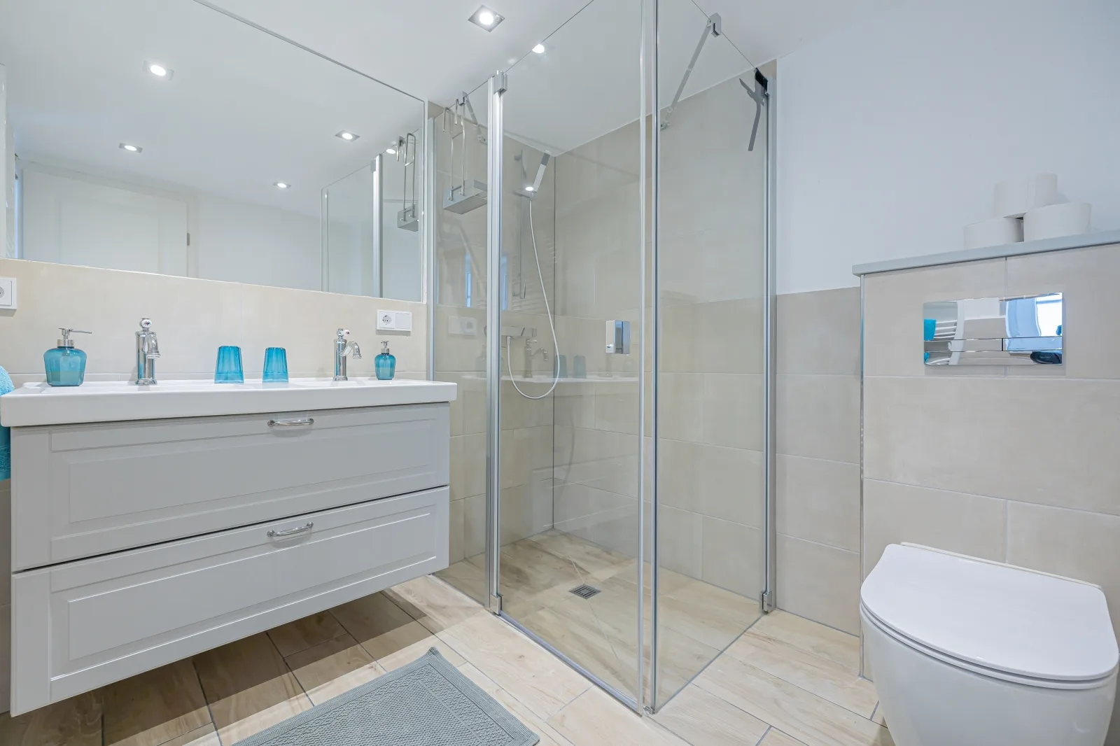Weiße Reetdachkate Wohnung 1