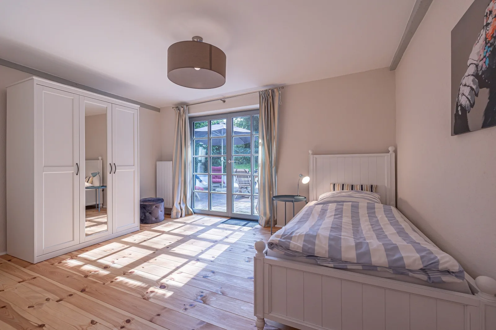 Weiße Reetdachkate Wohnung 1