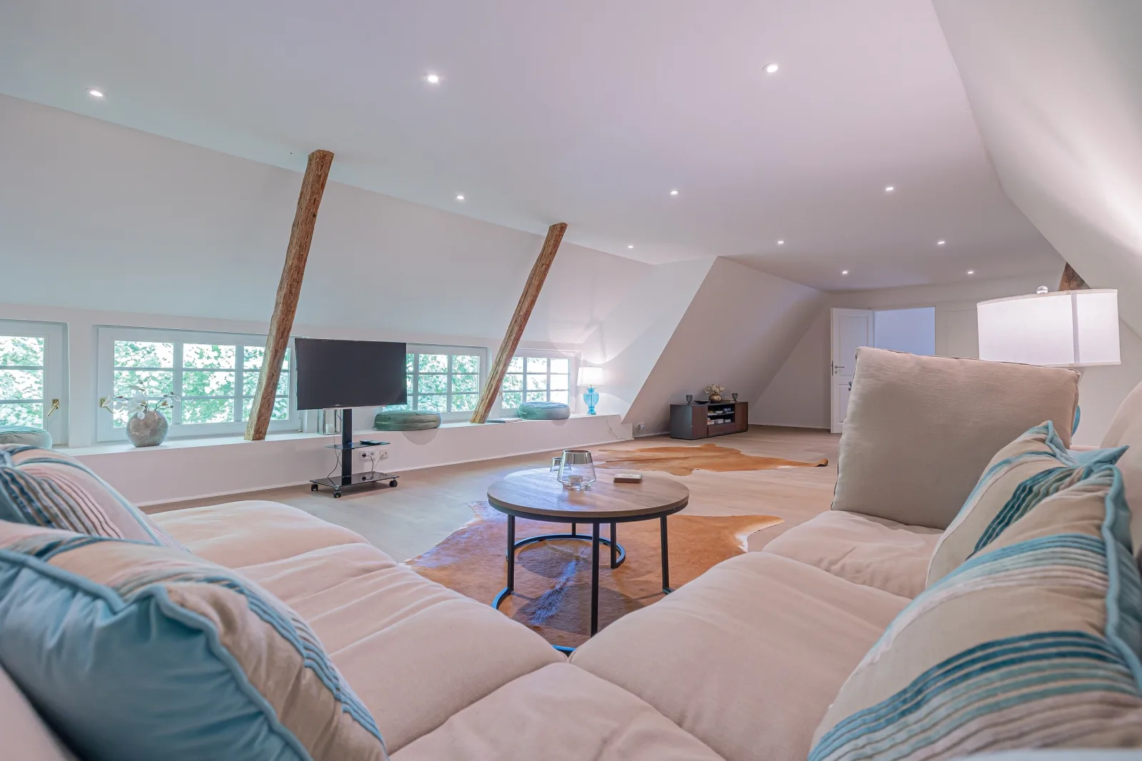 Weiße Reetdachkate Wohnung 1