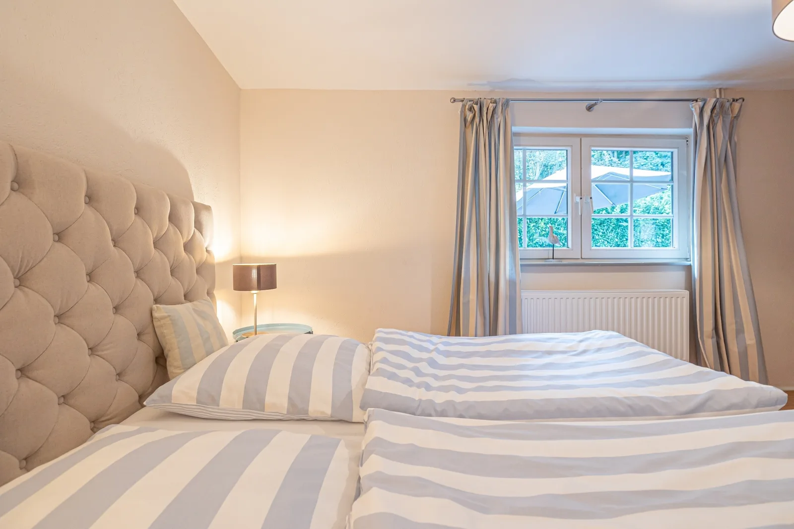 Weiße Reetdachkate Wohnung 1