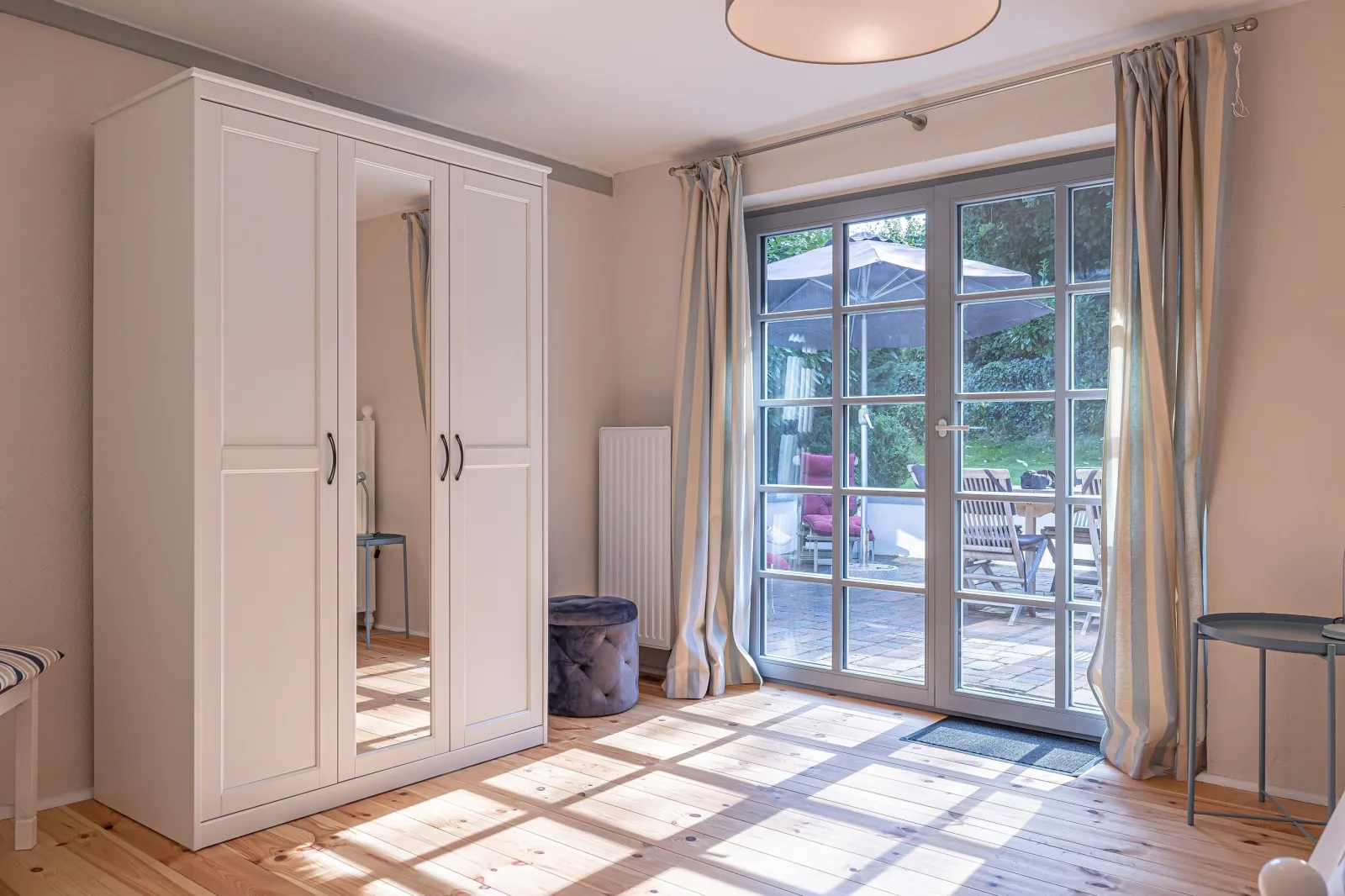 Weiße Reetdachkate Wohnung 1