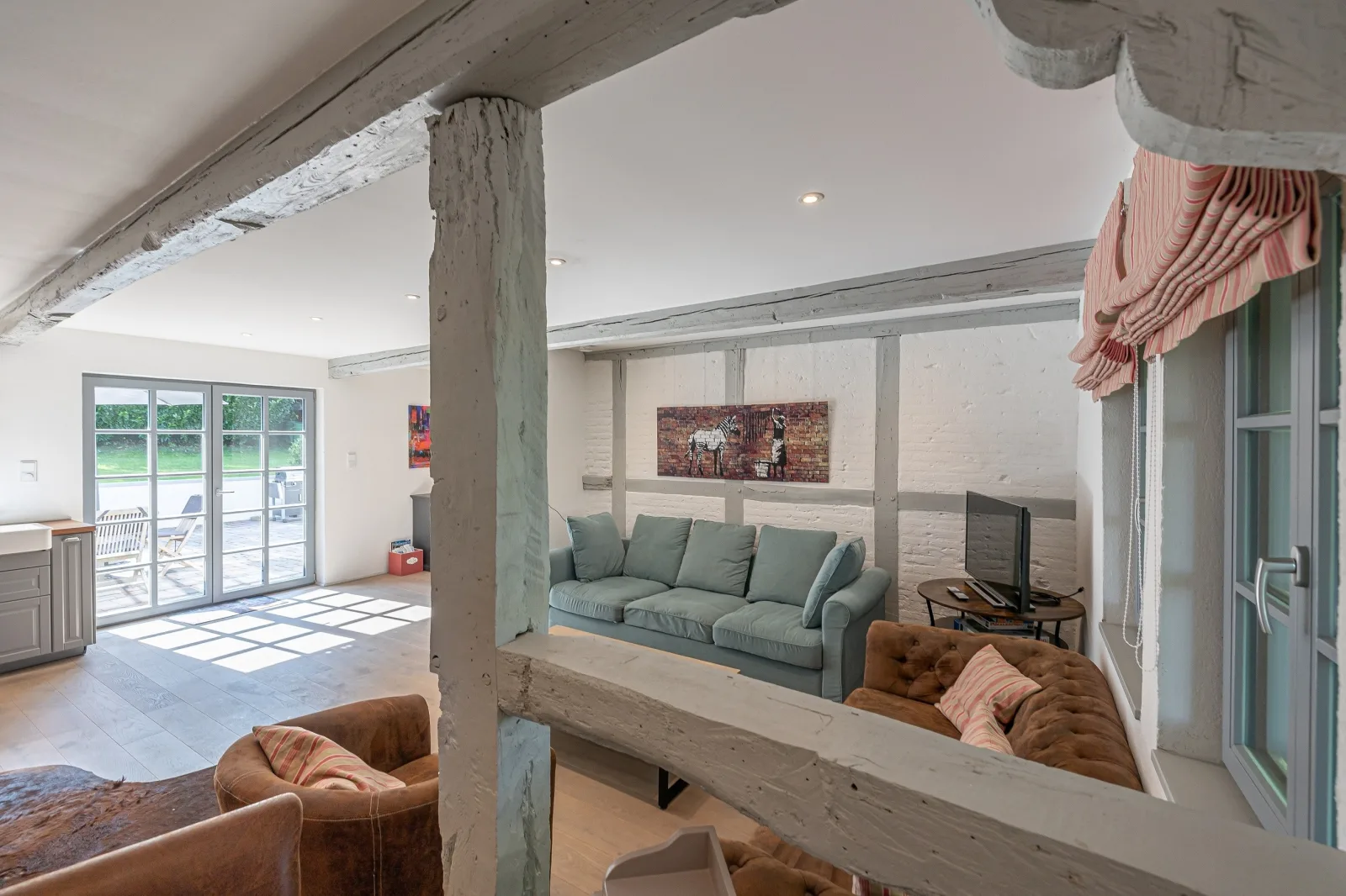 Weiße Reetdachkate Wohnung 2