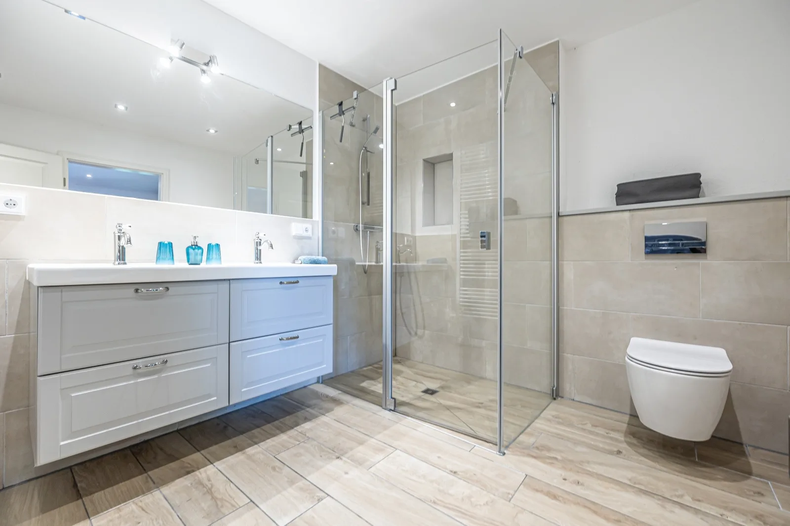Weiße Reetdachkate Wohnung 2