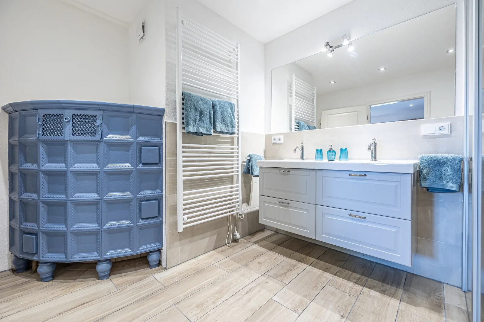 Weiße Reetdachkate Wohnung 2