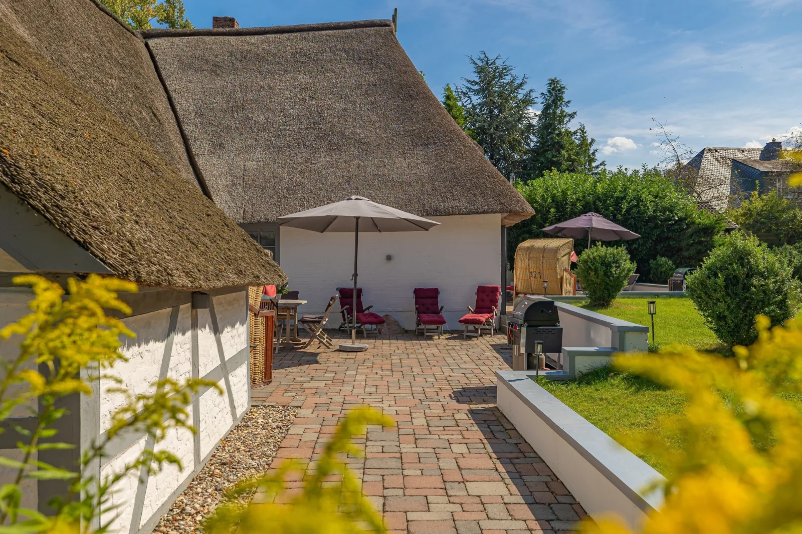 Weiße Reetdachkate Wohnung 2
